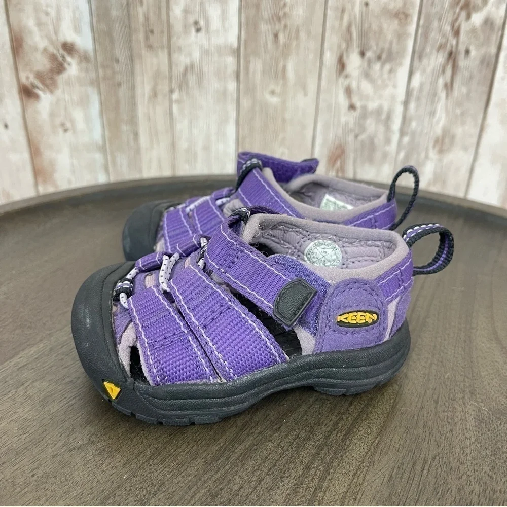 Keen Newport H2 Waterproof Sandals Size 4